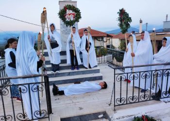 Λαζάρια: Ο δήμαρχος γύρισε τα χωριά και είπε τα κάλαντα! ΦΩΤΟ – ΒΙΝΤΕΟ