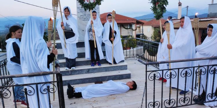 Λαζάρια: Ο δήμαρχος γύρισε τα χωριά και είπε τα κάλαντα! ΦΩΤΟ – ΒΙΝΤΕΟ