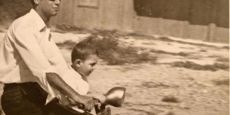 Αντιπεριφερειάρχης σήμερα, ο μικρούλης της φωτογραφίας!