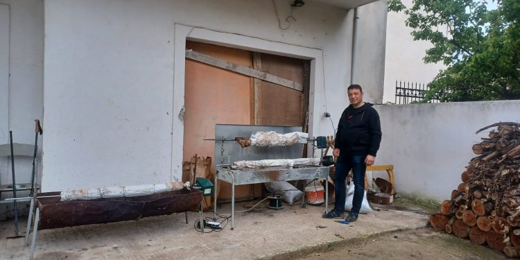 Τήρησαν το έθιμο στα χωριά της Δυτικής Αχαΐας και με βροχή! ΦΩΤΟ