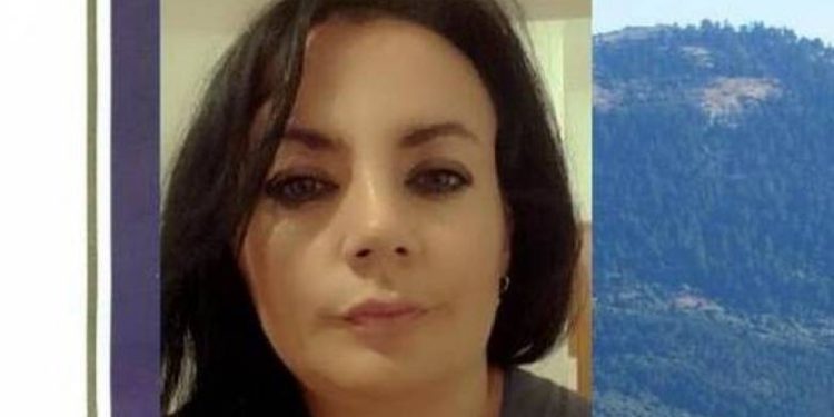Καλάβρυτα: Θρήνος για την 40χρονη που “έσβησε” μέσα στο ασθενοφόρο – “Εφυγε” λίγους μήνες μετά την 36χρονη αδερφή της – Σήμερα η κηδεία της