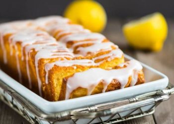 Αφράτο cake λεμόνι με λαχταριστό γλάσο