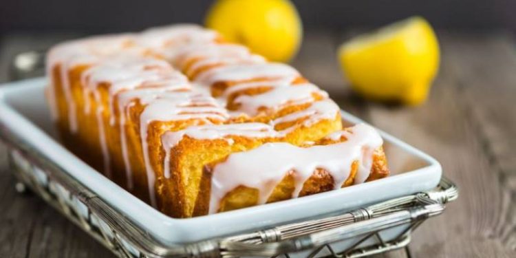 Αφράτο cake λεμόνι με λαχταριστό γλάσο