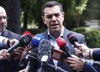 Τσίπρας: Αναλαμβάνω την ευθύνη για την ήττα, ζητώ συγγνώμη, θα δώσω τη μάχη