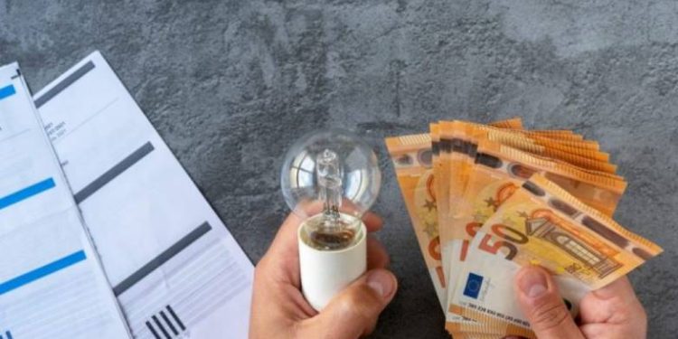 Λογαριασμοί ρεύματος: Κλείδωσε παράταση των επιδοτήσεων και του πλαφόν έως και τον Σεπτέμβριο