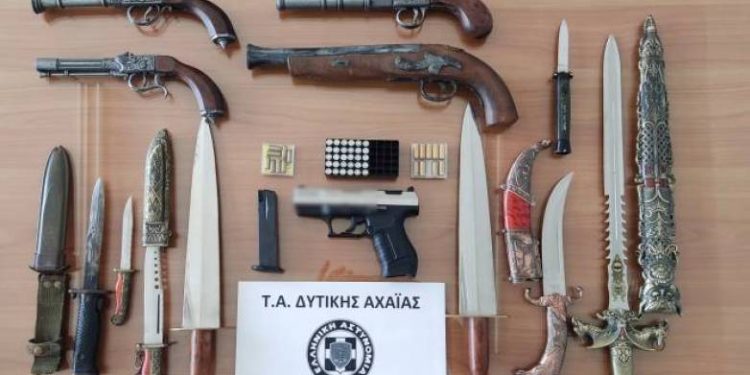 Δυτική Αχαΐα: Τον έπιασαν με ολόκληρο οπλοστάσιο – Οι αστυνομικού βρήκαν πυροβόλα, ξίφη και μαχαίρια