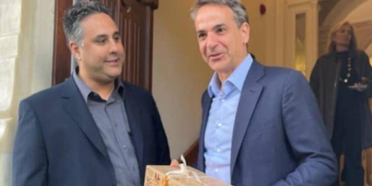Ο Πρωθυπουργός και η σύζυγός του συναντήθηκαν με τους αστυνομικούς της Αχαΐας