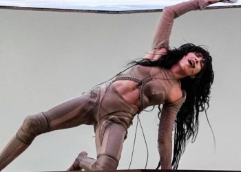 Η Loreen είναι πλέον η δεύτερη τραγουδίστρια μετά τον Τζόνι Λόγκαν που κερδίζει δύο Eurovision