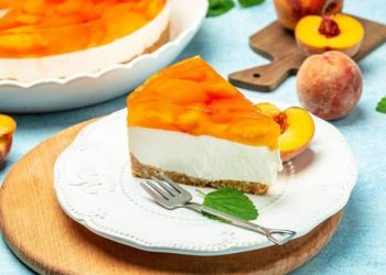 Cheese cake με ζελέ και ροδάκινα