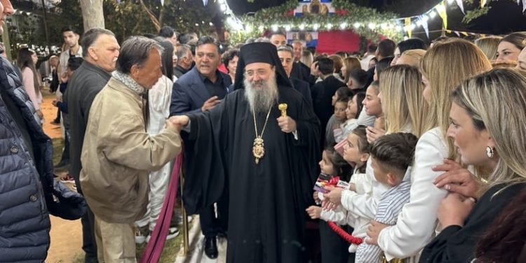 Κάτω Αχαΐα: Ο Μητροπολίτης Πατρών στη μεγάλη γιορτή των τσιγγάνων – ΦΩΤΟ