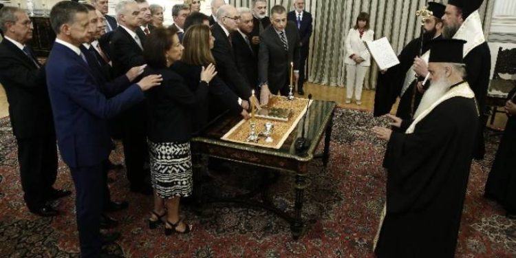 Ορκίστηκε η υπηρεσιακή κυβέρνηση