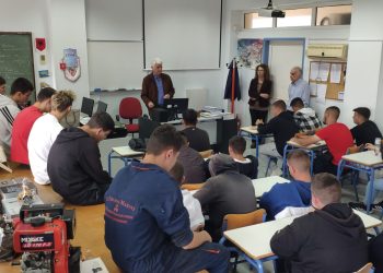 Κάτω Αχαΐα: Ο Δήμαρχος κοντά στους μαθητές του Επαγγελματικού Λυκείου