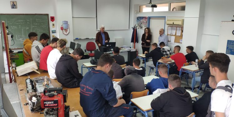Κάτω Αχαΐα: Ο Δήμαρχος κοντά στους μαθητές του Επαγγελματικού Λυκείου