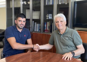 Ο Νίκος Κωνσταντινόπουλος στο πλευρό του Σπύρου Μυλωνά