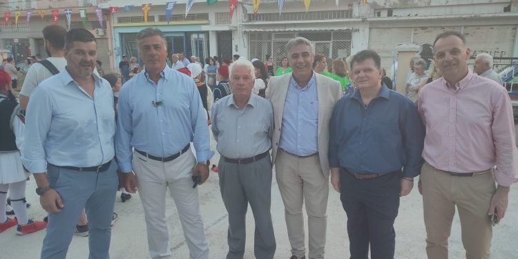 Ασφαλτοστρώνεται η κεντρική οδός στο συνοικισμό των Ρομά στα Σαγέικα