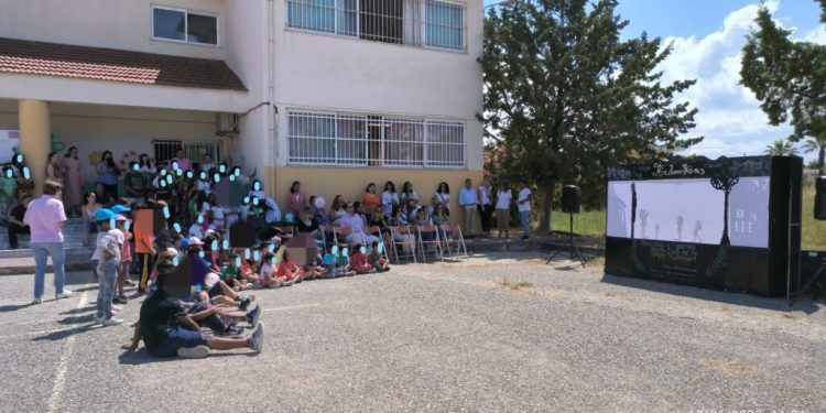 Το Παράρτημα Ρομά Σαγαιΐκων πραγματοποίησε σχολική γιορτή στο Νηπιαγωγείο και Δημοτικό Σχολείο Σαγαιΐκων
