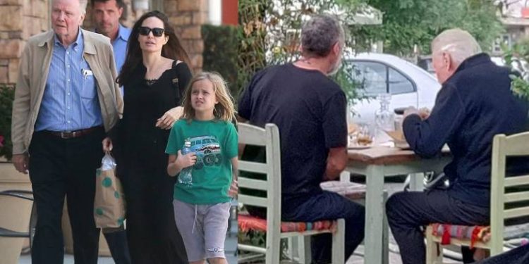 Jon Voight: Ο πατέρας της Angelina Jolie τρώει σουβλάκια στην Αθήνα