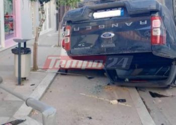 Σφοδρή σύγκρουση στην Κάτω Αχαΐα – Αυτοκίνητο ήρθε τούμπα (ΦΩΤΟ)