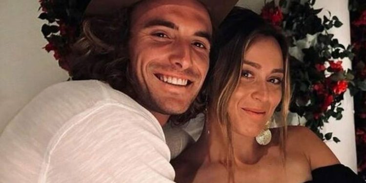 Η Paula Badosa φωτογραφίζει τον Στέφανο Τσιτσιπά κατά τη διάρκεια ρομαντικού δείπνου