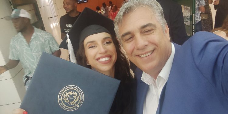 Η συγκίνηση του Δημήτρη Μπαρμπούνη για την επιτυχία της αγαπημένης του κόρης!