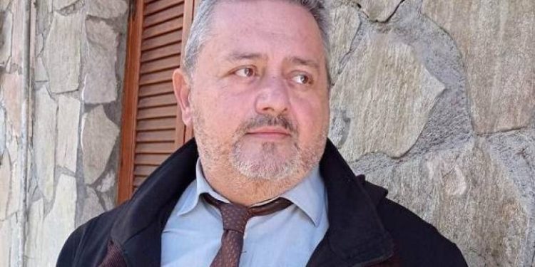 Ο Γ. Καρβουνιάρης στηρίζει τον Σπ. Σκιαδαρέση