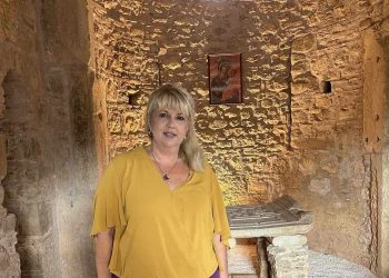 Στη Βυζαντινή εκκλησία της Μέντζενας η Άννα Μαστοράκου