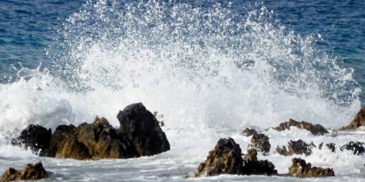Πέθανε ο 48χρονος που προσπάθησε να σώσει τον γιο του που κινδύνευσε να πνιγεί