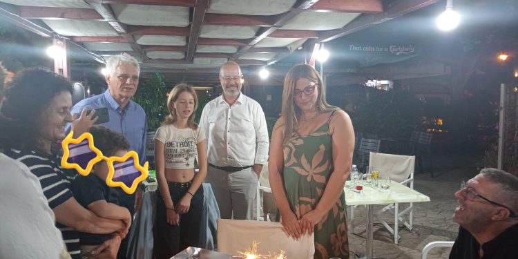 Τούρτα – έκπληξη για την Ροδία Καραμπελιά!