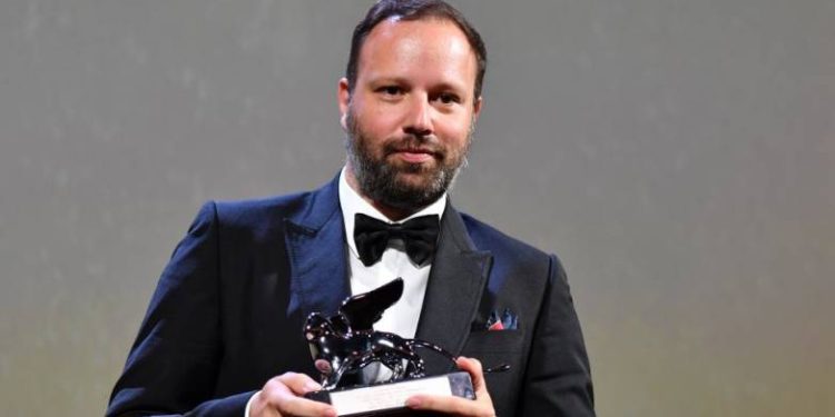 Γιώργος Λάνθιμος: Ο Έλληνας που κέρδισε τον Χρυσό Λέοντα «κλέβοντας» το βραβείο από τους σκηνοθέτες του Χόλιγουντ