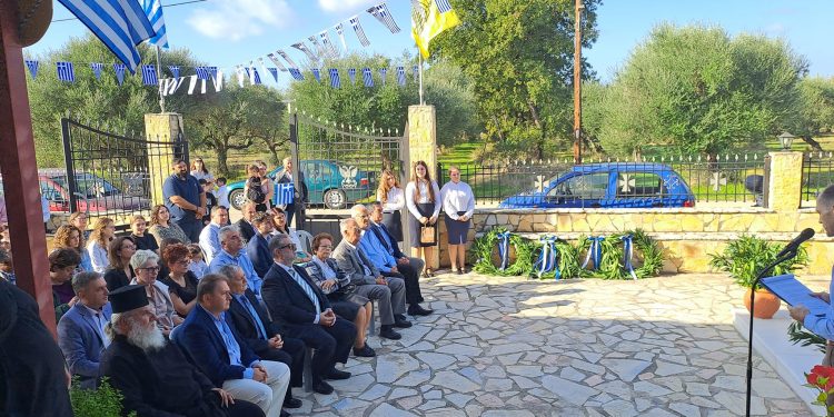 Σε κλίμα συγκίνησης τιμήθηκαν οι πεσόντες κάτοικοι του Γομοστού – “Σήμερα “επιστρέφετε” πάλι στο χωριό σας…” – ΦΩΤΟ