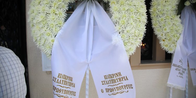 Σε βαρύ κλίμα η επιμνημόσυνη δέηση για τον Γιάννη Ιωαννίδη (ΦΩΤΟ)