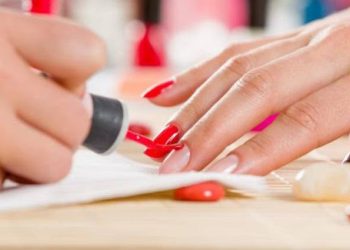 Ζητείται κοπέλα για μανικιούρ – πεντικιούρ, σχήμα φρυδιών & αποτρίχωση προσώπου