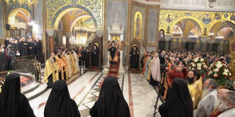 Ι.Ν. Αγίου Ανδρέα Πατρών: Πλήθος πιστών για προσκύνημα από κάθε γωνιά της χώρας