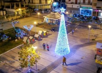 Κάτω Αχαΐα: Ο Δήμος ανάβει το Χριστουγεννιάτικο δέντρο του