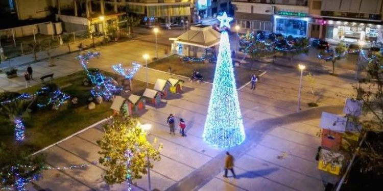 Κάτω Αχαΐα: Ο Δήμος ανάβει το Χριστουγεννιάτικο δέντρο του