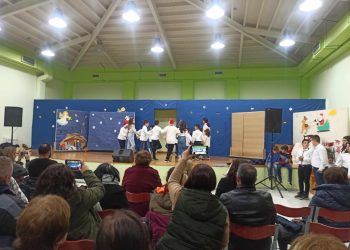 Λάππα: Μια όμορφη γιορτή για τα Χριστούγεννα στη ζεστή και γεμάτη αίθουσα του σχολείου – ΦΩΤΟ