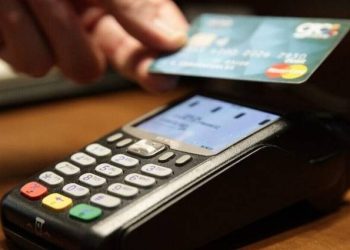 POS παντού από το 2024: Σε ταξί, λαϊκές αγορές και ασφαλιστές