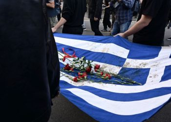 Η ματωμένη και η … ροζ σημαία