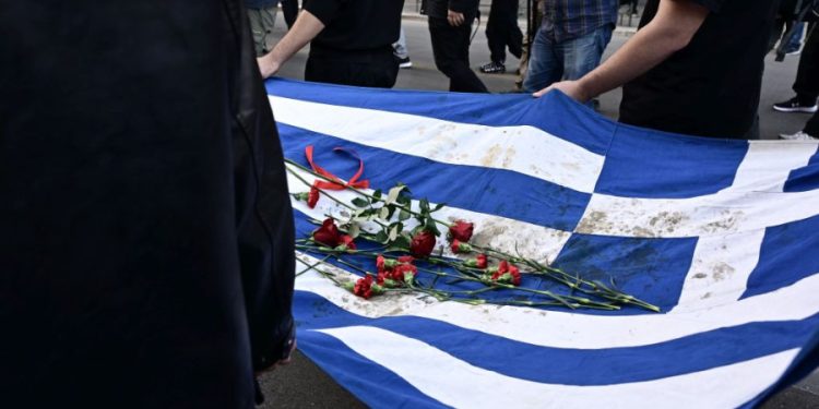 Η ματωμένη και η … ροζ σημαία