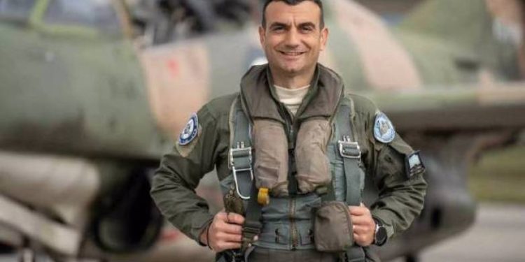 Θρήνος για τον επισμηναγό Επαμεινώνδα Κωστέα που σκοτώθηκε με το εκπαιδευτικό αεροπλάνο στην Καλαμάτα