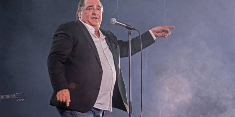 Βασίλης Καρράς: «Με πήρε τηλέφωνο και μου είπε να ετοιμάσω το νεκροταφείο – Ήξερε ότι θα φύγει»