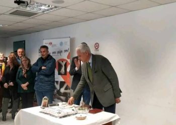 Ο Φ. Ζαΐμης έκοψε την πρωτοχρονιάτικη πίτα της ΠΕ Αχαΐας μαζί με τον Περιφερειάρχη και τους υπαλλήλους της υπηρεσίας