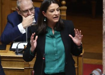 Επιστολική ψήφος και στις εθνικές εκλογές: Αντιδράσεις στη Bουλή για την τροπολογία Κεραμέως