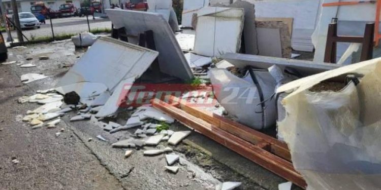 Μεγάλες ζημιές στον Πύργο από ανεμοστρόβιλο – “Σήκωσε” μάρμαρα και στέγες, έσπασε τζαμαρίες – Το tempo24 καταγράφει τις πρώτες εικόνες (ΦΩΤΟ)