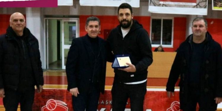 Δέσμευση του νέου δημάρχου για στήριξη στα αθλητικά σωματεία της Δυτικής Αχαΐας – Βράβευση του Γ. Σταμόπουλου