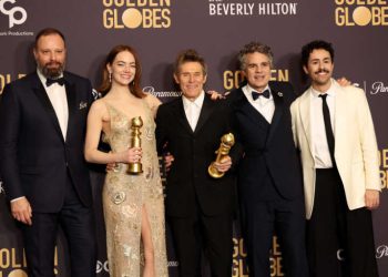 Golden Globes 2024: Έξαλλοι πανηγυρισμοί του Mark Ruffalo για τη Χρυσή Σφαίρα του Poor Things