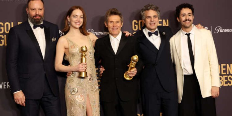 Golden Globes 2024: Έξαλλοι πανηγυρισμοί του Mark Ruffalo για τη Χρυσή Σφαίρα του Poor Things