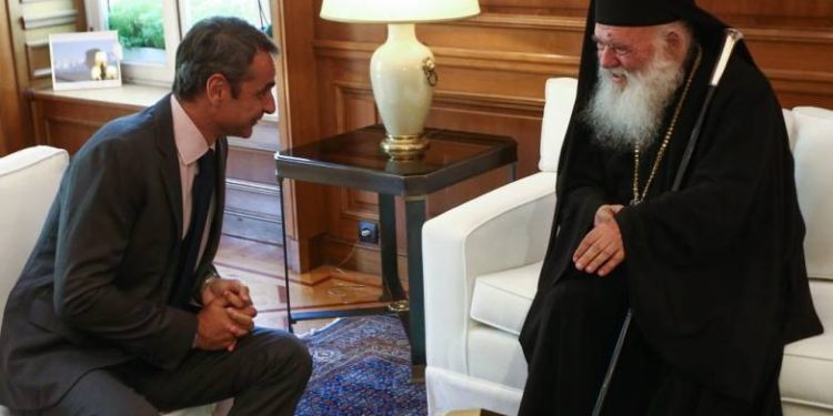 Κυβέρνηση σε Ιερώνυμο: «Στην Ελλάδα δεν λύνονται τα ζητήματα δικαιωμάτων με δημοψηφίσματα»