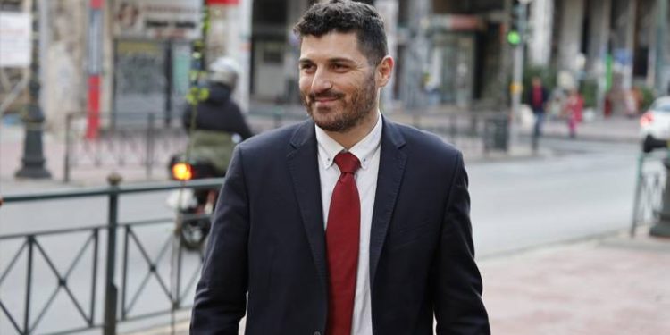 Ο Κασσελάκης απέλυσε τον Τεμπονέρα