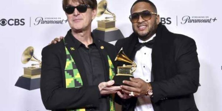 Ο Ελληνας που βραβεύτηκε στα Grammy και αφιέρωσε το βραβείο στη μητέρα του στον Πύργο Ηλείας